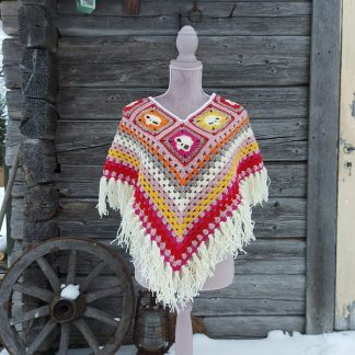 Jämälangoista virkattu pääkalloponcho