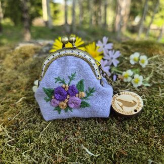 Avaimenperäkukkaro Ruusut (vaaleanlila)